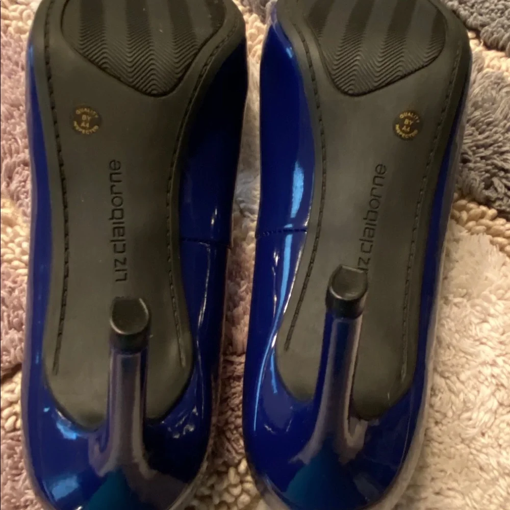 Liz Claiborne NWT Heels y.